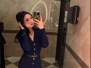 Yksityiskohtaiset tiedot mallista LiaNaughtyBaker