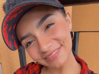 Yksityiskohtaiset tiedot mallista KimmyK