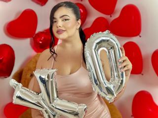 См. подробные сведения о модели LaraJames