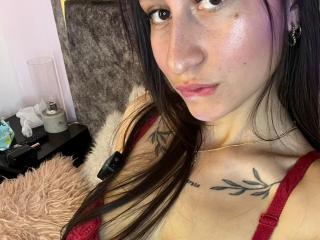 См. подробные сведения о модели MaddyCarina