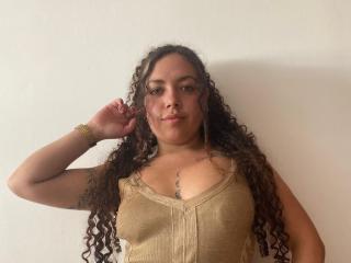 Yksityiskohtaiset tiedot mallista RubbyStrongX