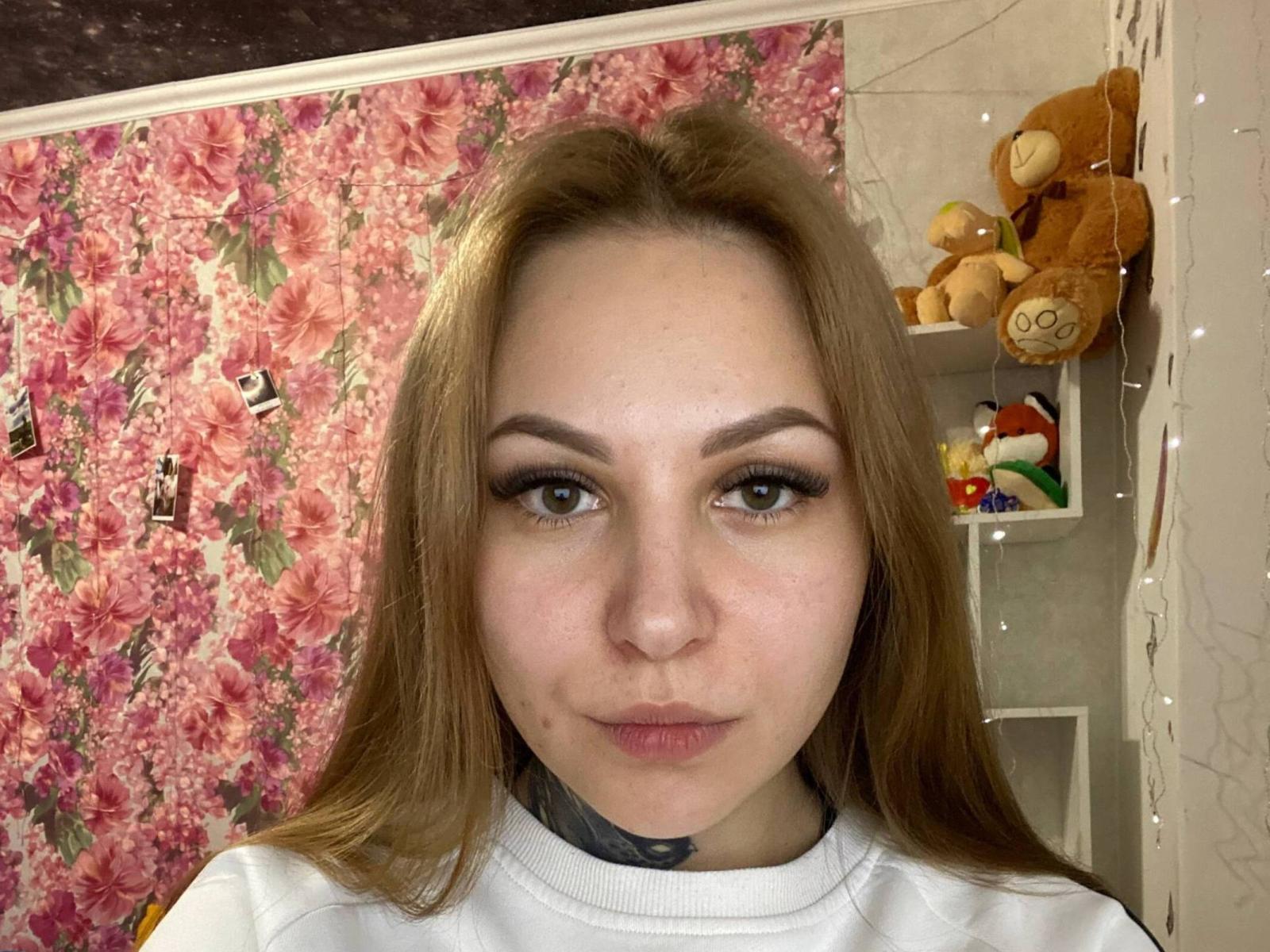 RaynaFrankhouser - Live Sex Cam - 28957001