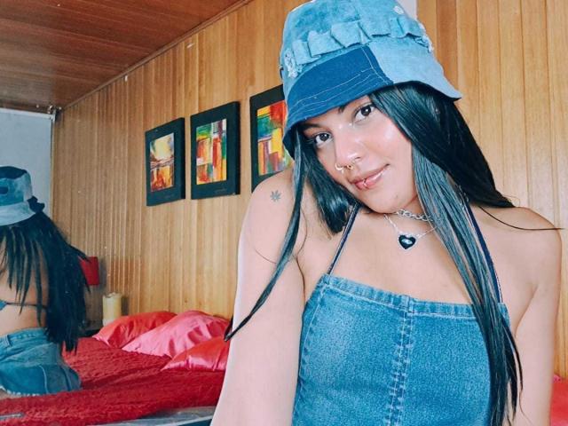 AntonellaFioree - Live Sex Cam - 28959713