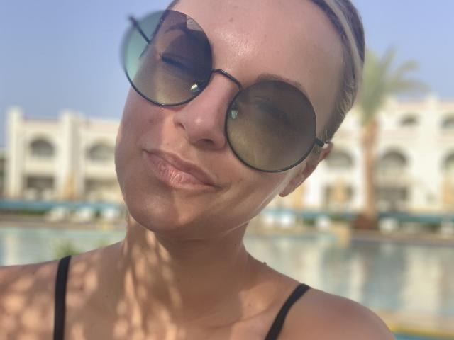 BelleLisaG - Live Sex Cam - 28960472