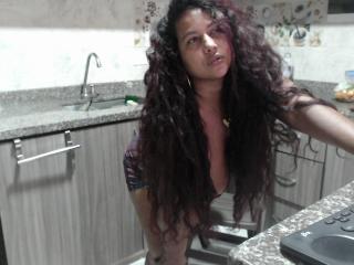 Voir la fiche détaillée de YiyaHot69