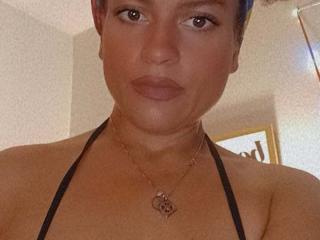 Voir la fiche détaillée de Lovelylena21xxx