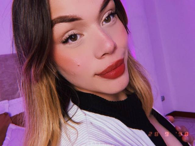 EmmaRiveraa - Live porn &amp; sex cam - 28980413