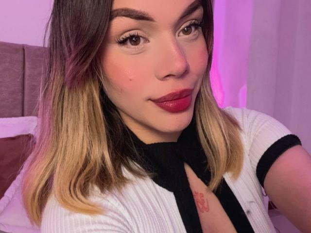 EmmaRiveraa - Live porn &amp; sex cam - 28980422