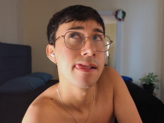 Ver la ficha detallada de OliverHot69