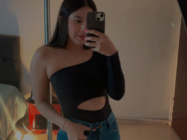 EmmaLombardi - Live porn &amp; sex cam - 29070518