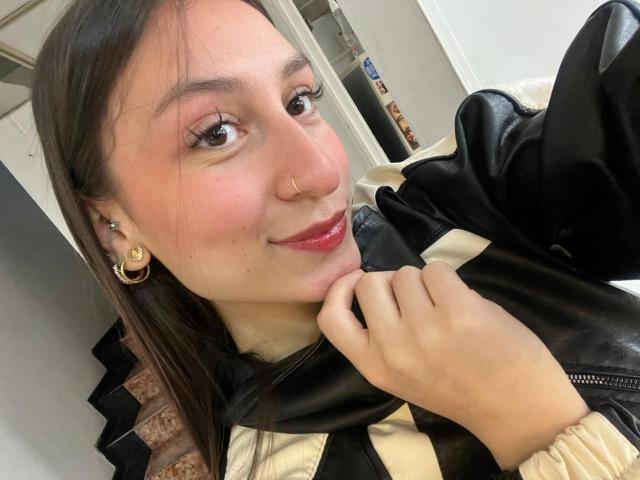 MaddyCarina - Porno na żywo i seks kamera - 29073038
