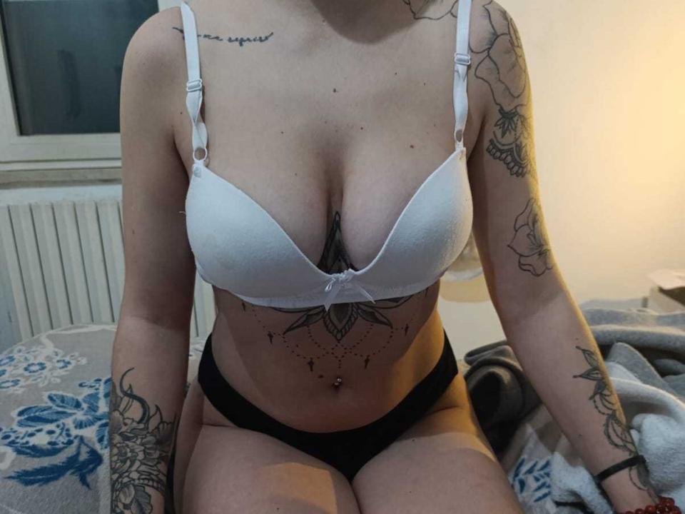 FragolinaFantasies - Live porn &amp; sex cam - 29090261