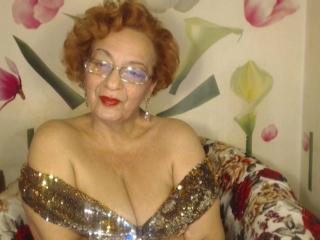LadyPearleOne - Live cam hard with this European Mature 