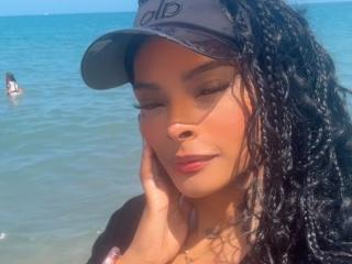 Ver la ficha detallada de EmmaEbony