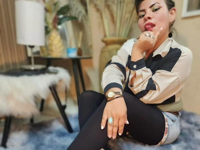 KiaraXMoon - Live porn &amp; sex cam - 29143868