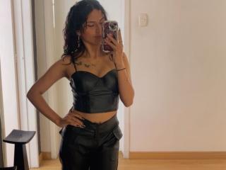 Se komplett profil för MyaaTyler