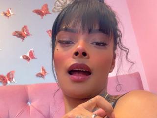 Se komplett profil för EmmaEbony