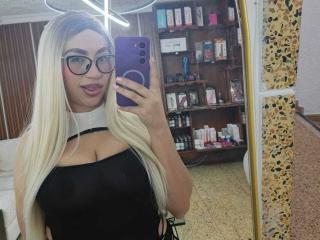 Se komplett profil för CamilleJuicyHot