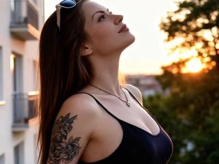 Ver la ficha detallada de Mona-Demure-hot