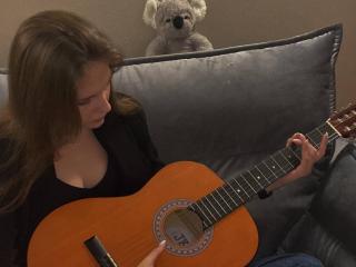 Se komplett profil för KenaCly