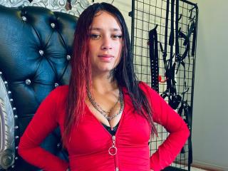 Se komplett profil för RoxanaSanchezz