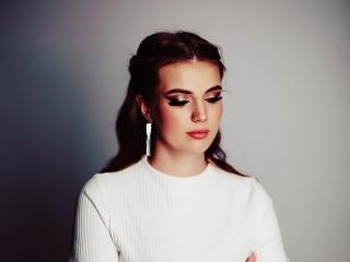 Se komplett profil för AdeleLily