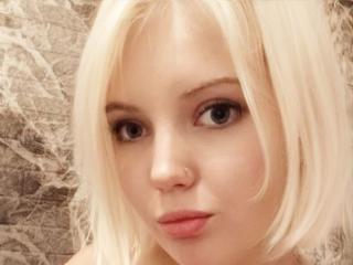 Se komplett profil för AdeleLily