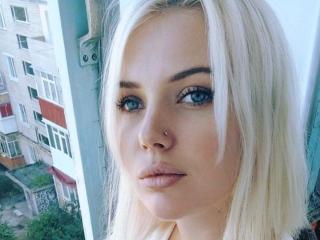 Se komplett profil för AdeleLily