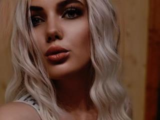 Se komplett profil för AdeleLily