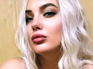 Se komplett profil för AdeleLily