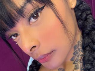 EmmaEbony에 대한 상세사항 보기