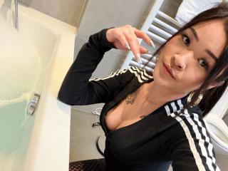 Se komplett profil för AsunaBloom-hot