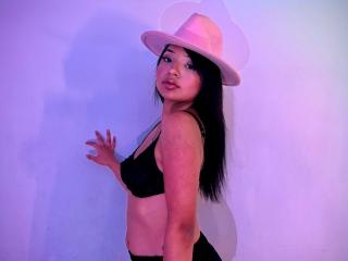 AmeliePiere's Model Profile