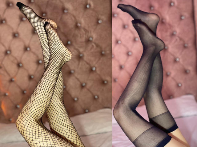 Dos fotos de primer plano de piernas con diferentes medias. A la izquierda: las piernas de CamilaJolie con medias de red negras, estiradas hacia arriba, mostrando un patrón de diamantes y revelando sus dedos. A la derecha: las piernas de CamilaJolie con medias negras transparentes, también estiradas hacia arriba, con un brillo sutil y una textura suave. Ambas imágenes enfatizan el contraste entre las medias de red y las transparentes. Las piernas están centradas, y un fondo tapizado en rosa añade profundidad. El enfoque está en la textura y el patrón de las medias..