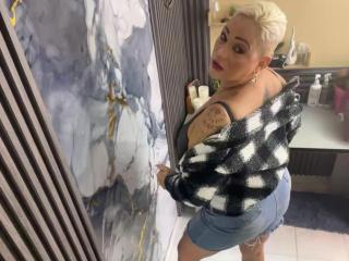 GianellaCox's Model Profile