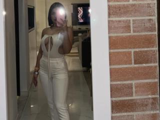 LaraHarvey's Model Profile