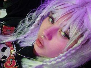 MoonBluee's Model Profile