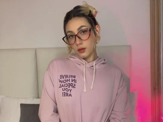 EmilyRobertts - сексуальная веб-камера в реальном времени - 29234978