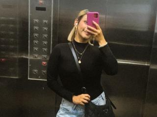 Xem hồ sơ đầy đủ của EmilyRobertts