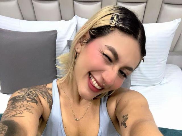 EmilyRobertts - Camera khiêu dâm &amp; quyến rũ trực tiếp - 29235125