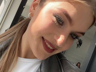 Ver la ficha detallada de AlinaLemon