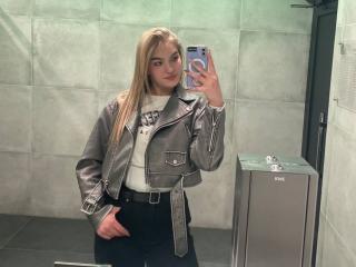 AlinaLemon's Model Profile