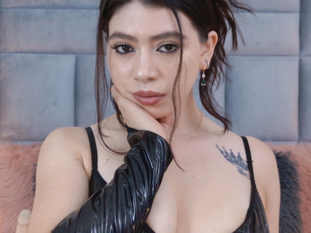 LindaMancini - Live porn &amp; sex cam - 29235455