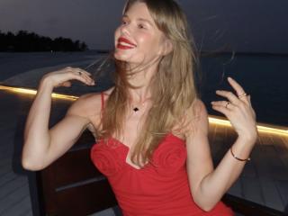 Xem hồ sơ đầy đủ của TheHottestBlonde