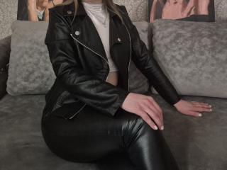 Xem hồ sơ đầy đủ của LoriEla