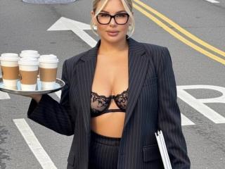 Xem hồ sơ đầy đủ của AvaQueen