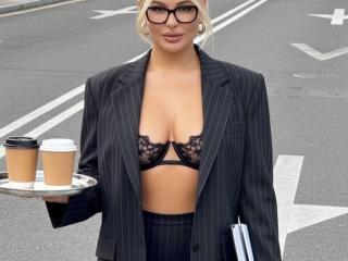 Xem hồ sơ đầy đủ của AvaQueen