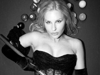 Xem hồ sơ đầy đủ của AvaQueen