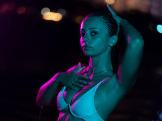 Xem hồ sơ đầy đủ của AishaBee