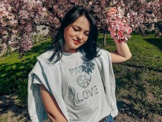 Xem hồ sơ đầy đủ của Yasinia